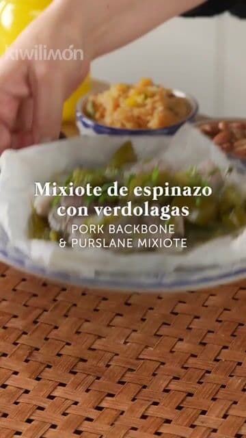 Cómo hacer mixiote de espinazo con verdolagas mexicano