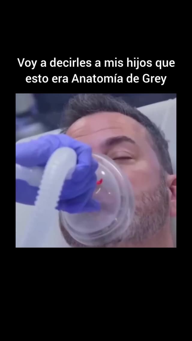 Dr. Dre, Snoop Dogg, 50 Cent y Eminem interpretaron cirujanos exagerados en esta parodia de 'Anatomía de Grey'. Se emitió después del Super Bowl y se volvió viral al instante.