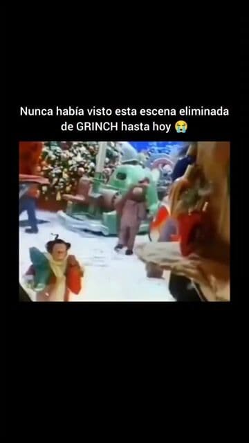 En 'How the Grinch Stole Christmas' 2000, Jim Carrey requería hasta 3 horas de maquillaje diario para lograr el impactante aspecto del Grinch, llevando la comedia física y el arte de la transformación a otro