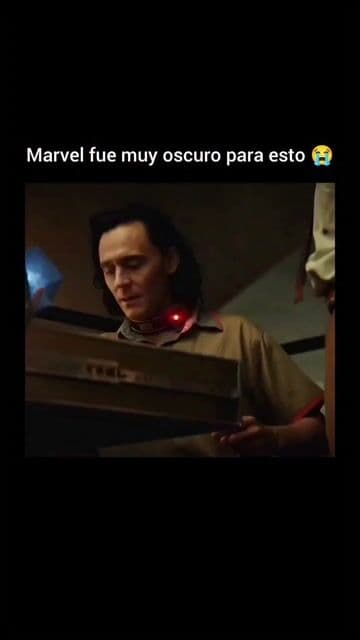 Todo por unos “pisapapeles”. Uno de los momentos más impactantes en la historia de Marvel ocurre cuando Loki entra en la sala de evidencias de la Time Variance Authority esperando encontrar el Tesseract, solo para descubrir un ca
