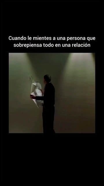 En la emblemática escena del primer escape, el mapa tatuado en el cuerpo de Michael es un homenaje oculto a detalles de la temporada 1 y 2. Un guiño para los fans más atentos de 'Prison Break'.