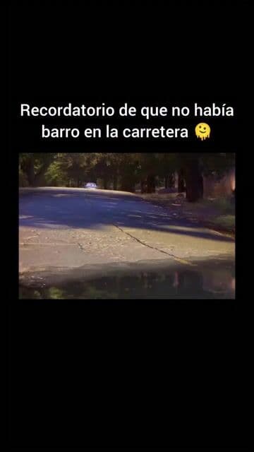El aspirante a campeón de carreras Rayo McQueen está sobre la vía rápida al éxito, la fama y todo lo que él había soñado, hasta que por error toma un desvío inesperado en la polvorienta y solitaria Ruta 66. Su actitud arrogante se