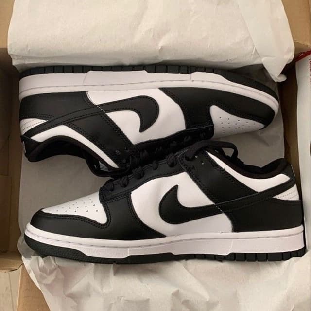 Nike dunk panda 