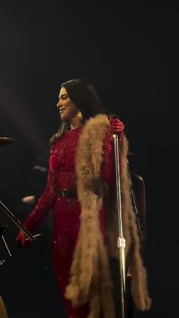 🇪🇸✨ Dua cantando Me gustas tú en Madrid… simplemente icónica 😍🔥 Qué momentazo más mágico 💃💫