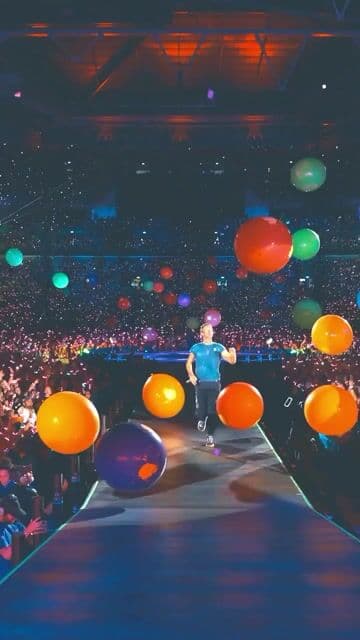 🌌 “Adventure of a Lifetime” en Wembley 💙
Cuando Coldplay convierte un estadio entero en una galaxia ✨
Una de esas noches que te recuerdan por qué la música es magia pura 💫

#Coldplay #ChrisMartin #Wembley #AdventureOfALifetime #ColdplayLive #PeoopleMusic