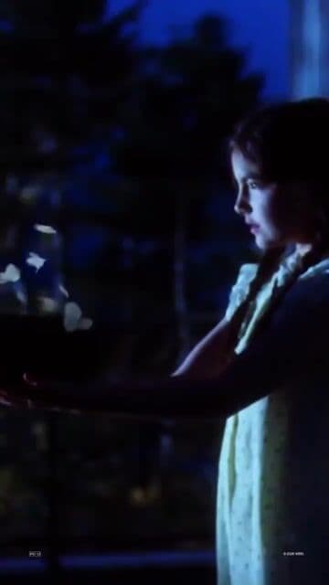 Practical Magic es una comedia romántica con toques de fantasía protagonizada por Sandra Bullock y Nicole Kidman, quienes interpretan a dos hermanas brujas marcadas por una antigua maldición familiar. Un clásico de los 90 que mezcla magia, amor, humor y misterio.