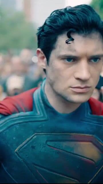 Reparto interesante, combina un tono optimista con perspectiva humana y es de las mejores aproximaciones recientes para traer de vuelta la grandeza de Superman de una forma moderna.