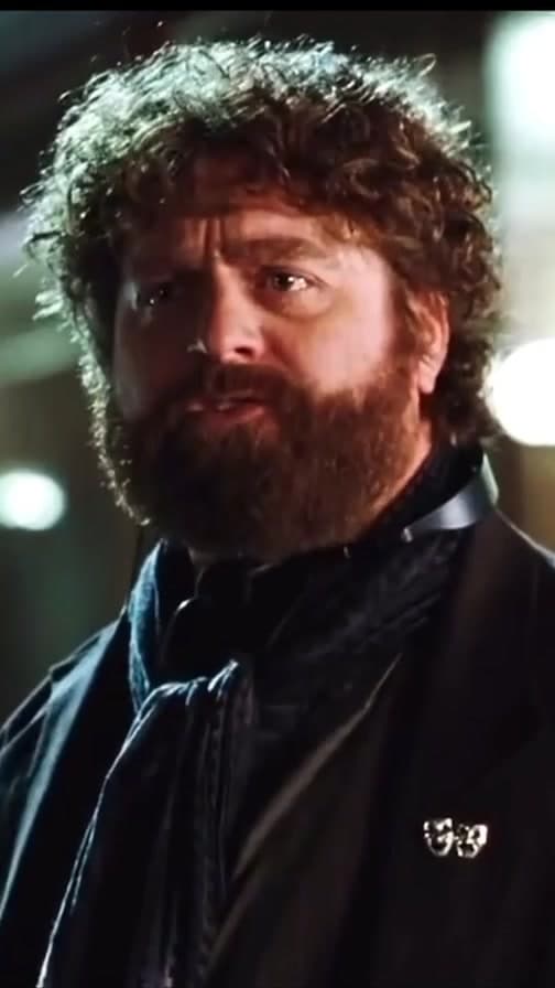 En 'Due Date', Todd Phillips impulsó la improvisación entre Robert Downey Jr. y Zach Galifianakis, logrando que las reacciones fueran genuinas y llenas de tensión cómica en escena.