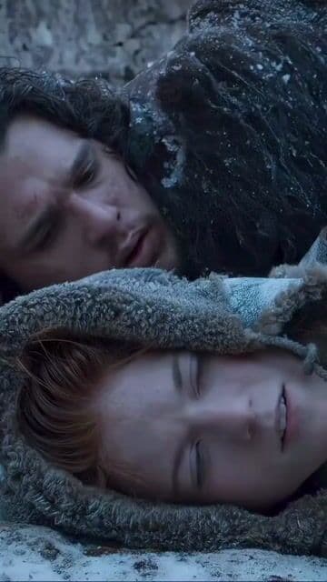 La escena de la temporada 3 donde Ygritte desafía a Jon Snow no solo marcó su historia en pantalla, sino que anticipó el romance entre Rose Leslie y Kit Harington. Un instante icónico en el universo de 'Game of Thrones'.