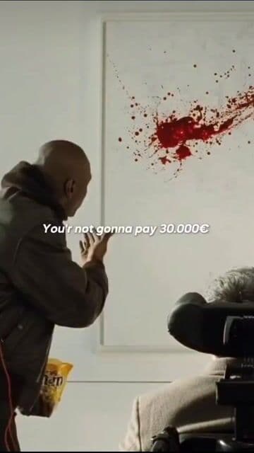 En una de las escenas más icónicas de 'Intouchables' (2011), Omar Sy improvisó movimientos mientras sonaba la banda sonora, capturando la esencia de la conexión real entre Philippe y Driss. Este momento lo hizo merecedor del premio César.