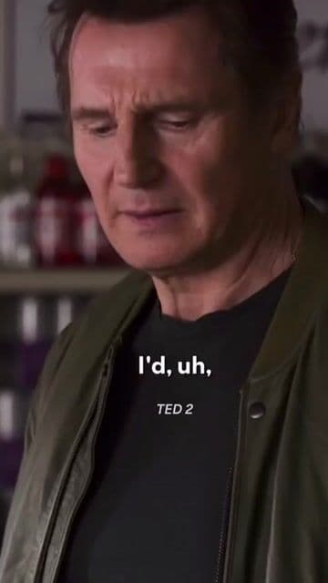 Liam Neeson destaca en 'Ted 2' con una escena memorable y un cameo hilarante. Su actuación seria, típica de sus dramas, sorprende y aporta humor inesperado junto al oso Ted en este éxito de Seth MacFarlane.
