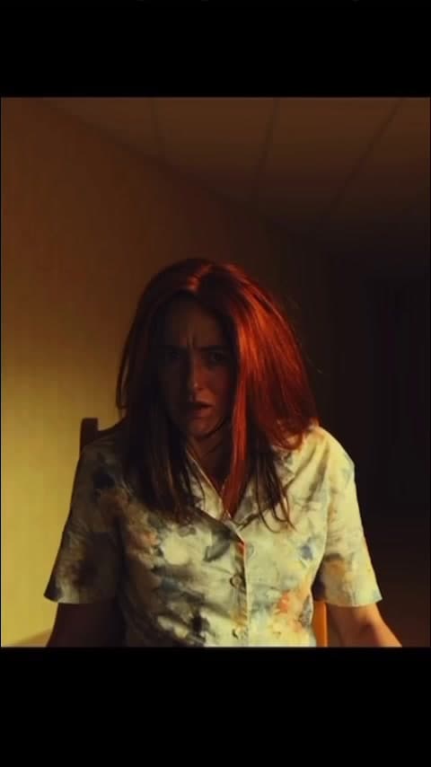 La escena en el sótano marca el inicio del viaje alucinante de Clark, arrastrando a sus compañeros a los Backrooms. Bajo la dirección de Kane Parsons, la película se convirtió en el mayor éxito de terror original del cine mundial.