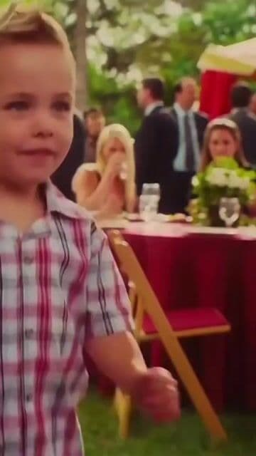 Descubre cómo 'Grown Ups' rescató una idea de los 90 y rompió récords de taquilla, con anécdotas curiosas del casting y homenajes personales de Adam Sandler en esta exitosa comedia familiar.