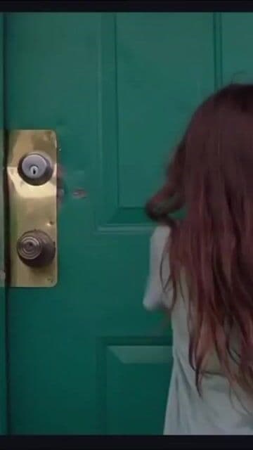 La escena final de 'The Florida Project' se rodó en secreto dentro de Magic Kingdom usando un iPhone 6s. Así lograron evadir la seguridad del parque y capturar la emoción cruda de Moonee y Jancey en un entorno real.