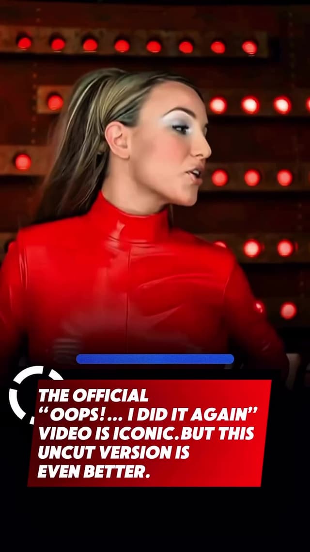 En el videoclip de 'Oops!... I Did It Again Britney Spears' de 2000, el legendario catsuit rojo fue idea de Britney. La icónica escena en Marte y el guiño a 'Titanic' marcaron la cultura pop. Un hito del álbum ‘Oops!... I Did