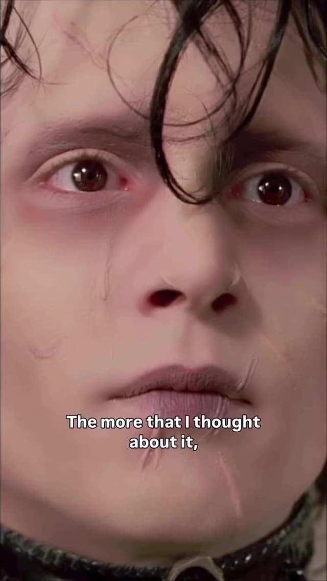 En 'Edward Scissorhands', Johnny Depp construyó un personaje inolvidable a partir de la vulnerabilidad y el silencio, logrando una de las interpretaciones más icónicas bajo la dirección de Tim Burton.