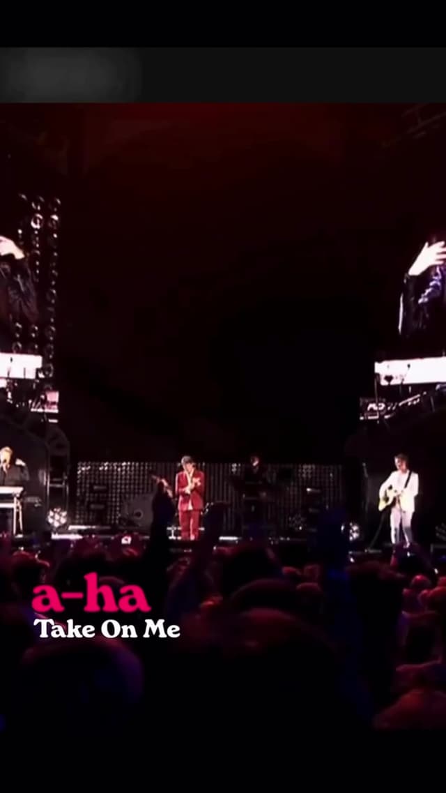 En 2010, ‘Take On Me A-ha’ cerró el último concierto de la gira de despedida en Oslo, añadiendo un nuevo significado a una canción famosa por su videoclip. Letras, significado y legado trascienden generaciones.
