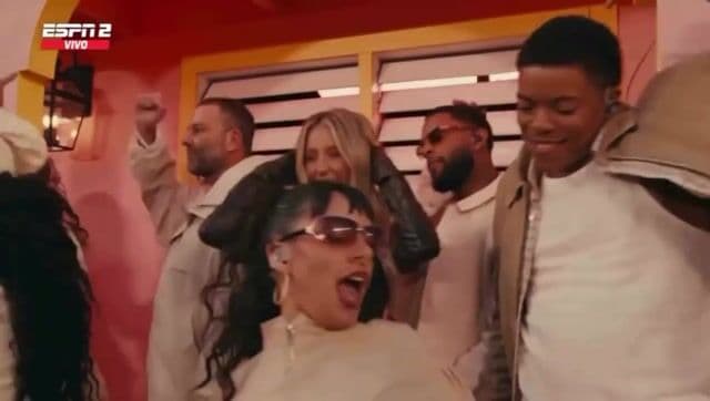 En la presentación de Bad Bunny en el Super Bowl, Karol G, Cardi B, Jessica Alba, Pedro Pascal y Young Miko compartieron el escenario, fusionando música y espectáculo en un show memorable.