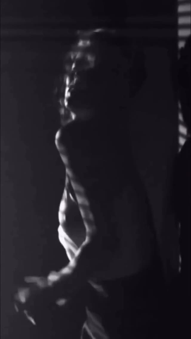 Neuf Semaines et Demie: Escena icónica del striptease