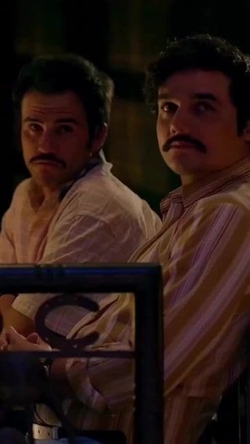 Basada en hechos reales. Narcos mezcla acción y drama con una interpretación brutal de Wagner Moura como Escobar.

#Narcos #DramaCriminal #SerieLegendaria #NetflixSeries #PabloEscobar #BasadoEnHechosReales #Clásico #CineQueAmarás