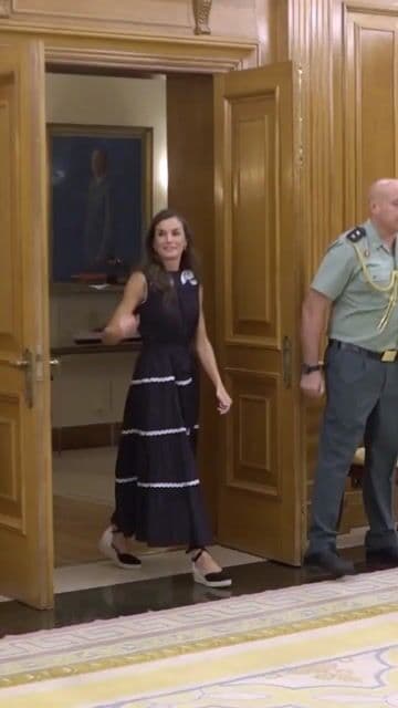 Reina Letizia recibe equipo documental 'Los nietos del silencio'