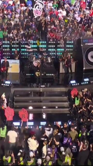 Green Day hizo historia en el Super Bowl LX con un medley que recordo al mundo por que el rock sigue importando en los grandes escenarios.