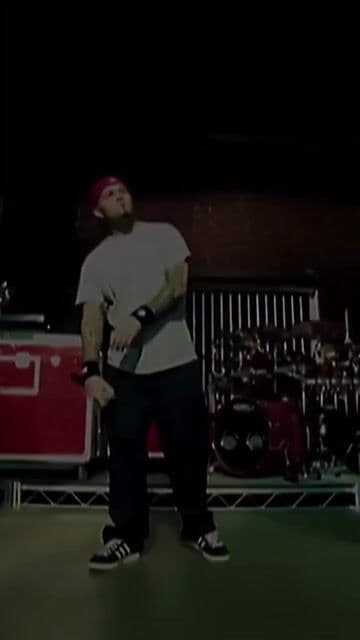 Limp Bizkit canalizo la rabia pura en un tema que se convirtio en el himno definitivo de la frustracion.