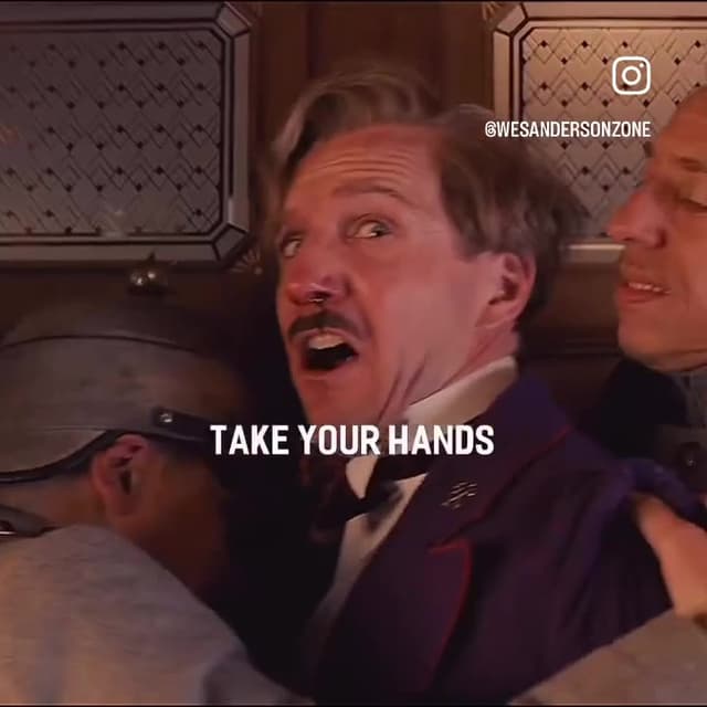 Una comedia exquisita con 4 premios Oscar. Delirante, simétrica y visualmente inolvidable. Wes Anderson en su máxima expresión.