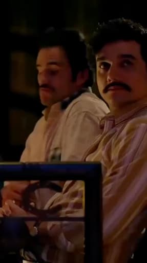 Ritmo trepidante, basada en hechos reales. Escobar y el narcotráfico nunca fueron tan adictivos.
#Narcos #serieNetflix #PlataOPlomo #acción #thriller #serielegendaria #crimeaddict #basadoenhechosreales
