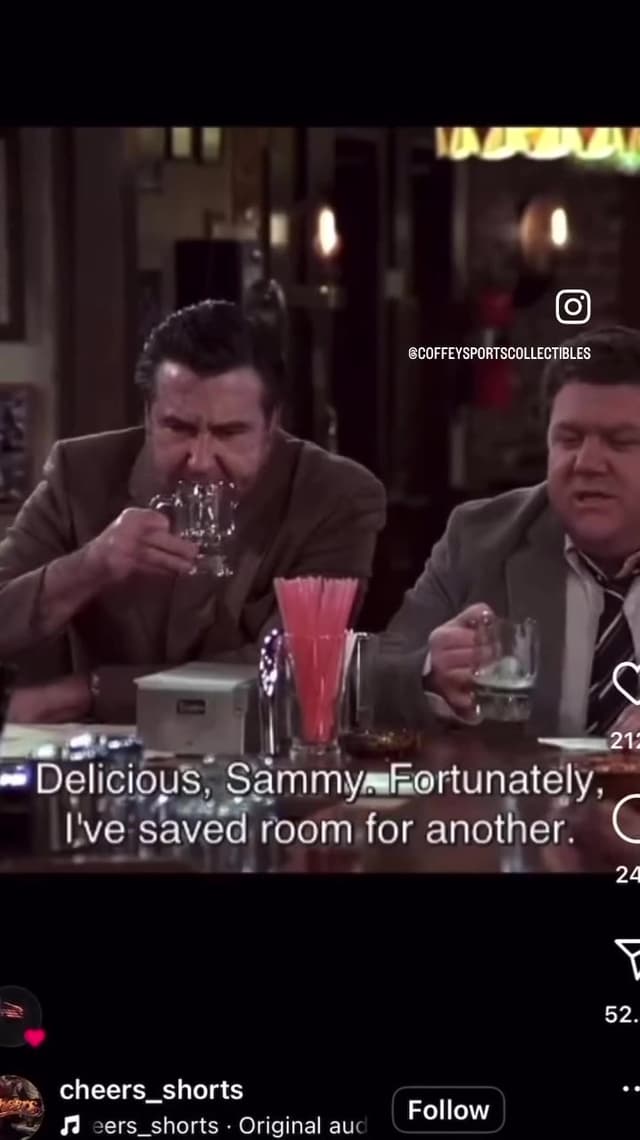 Sitcom clave de los 80s con humor ácido y personajes entrañables. Ganó 28 Emmy y lanzó la carrera de Woody Harrelson.