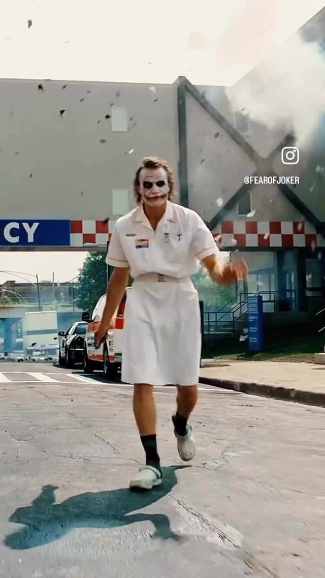Heath Ledger redefinió al villano. Un thriller oscuro que cambió el cine de superhéroes para siempre.