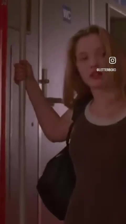 Un diálogo brillante, real y mágico. La química entre Jesse y Céline redefinió el amor en el cine independiente.
Premiada en Berlín.