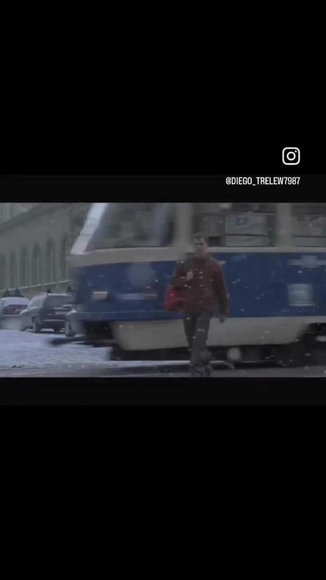 Espionaje, peleas realistas y Matt Damon en estado puro. Inició una saga que revolucionó el cine de acción.