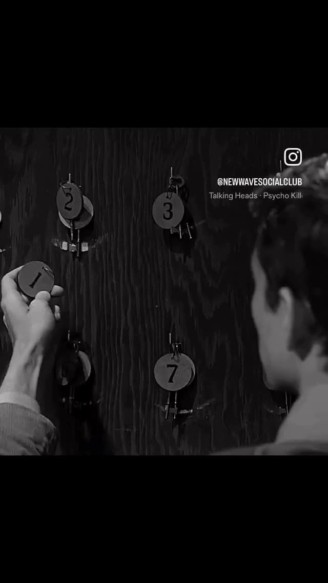 97 % RT, Hitchcock redefinió el horror psicológico. Escena icónica y efectos narrativos impecables.