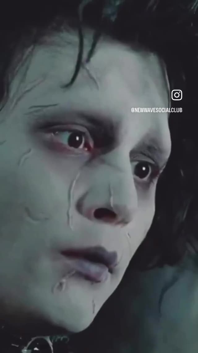Una fábula gótica moderna sobre la belleza de ser diferente. Nominada al Oscar y eterno símbolo del cine outsider.