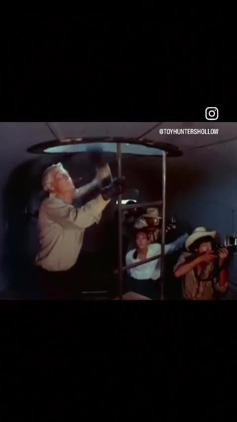 Un grupo de ex soldados que ayudan a los inocentes. Explosiones, humor y la mítica GMC van. ¡Pura adrenalina ochentera!