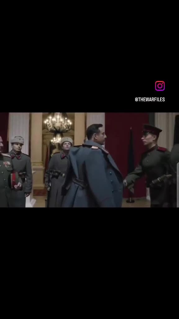 Sátira política de Armando Iannucci (94 % RT), galardón por elenco y humor negro histórico. Imperdible.
