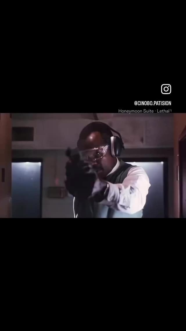 Dúo icónico que redefinió el buddy cop. Gibson y Glover son pura química y locura ochentera en cada escena.