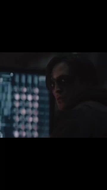 Robert Pattinson nos da un Batman neo-noir, intenso y brutal. Una nueva era para el murciélago.

#TheBatman #RobertPattinson #DCRebirth #thrillerdetectivesco #cineoscuro #gotham #emocionintensa #serielegendaria
