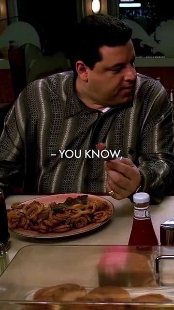 En el primer episodio tras el 11S, 'The Sopranos' eliminó las Torres Gemelas de los créditos. Bobby Bacala confunde la profecía de Nostradamus, y Tony Soprano le corrige. Un detalle único de la serie y sus personajes icónicos.