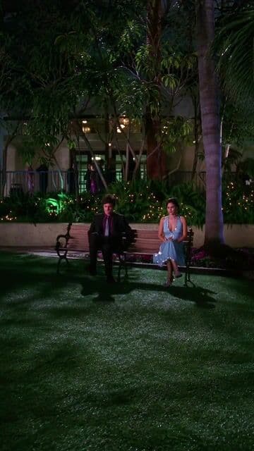 En 'The O.C.', la relación entre Seth Cohen y Summer Roberts marcó las temporadas más populares de la serie. La famosa escena del beso bajo la lluvia en la temporada 2 se inspiró en cómics, un guiño al fanatismo geek del personaje.