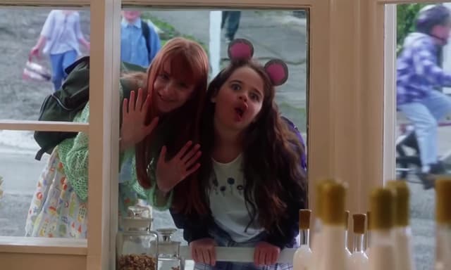 En 'Practical Magic', la escena del círculo mágico fue grabada en una casa real decorada especialmente para el rodaje. La secuela, Practical Magic 2, ya emocionó a fans por los guiños al film original.