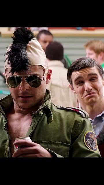 Para Neighbors, Dave Franco se tomó muy en serio su imitación de De Niro. Practicó todo el fin de semana hasta que su cara literalmente no podía más. A veces, el compromiso con la comedia duele… pero el resultado lo vale.