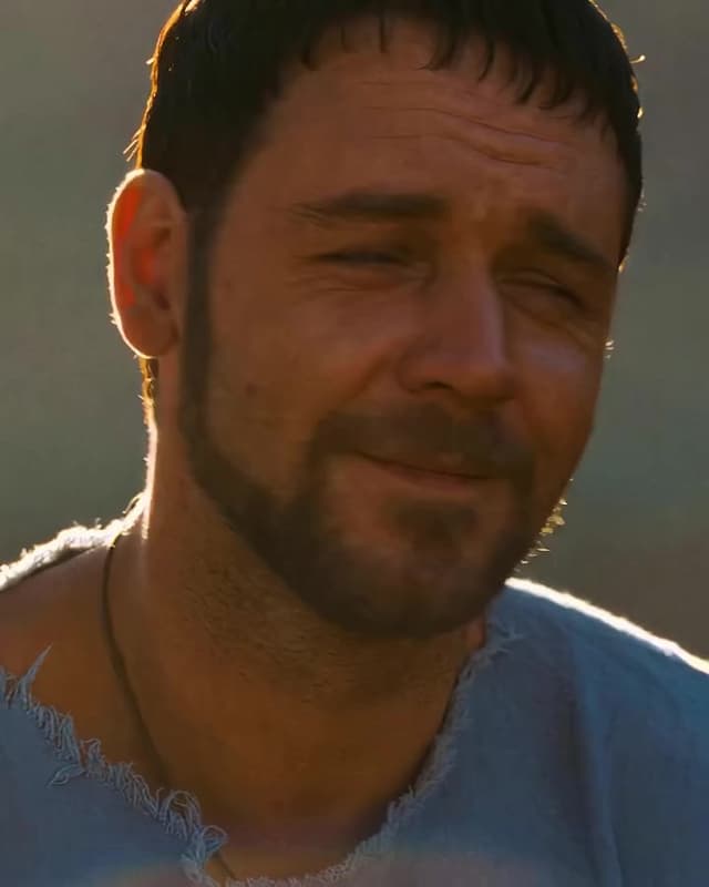 En 'Gladiator', la icónica escena del trigo fue improvisada por el doble de Russell Crowe. Ridley Scott la incorporó tras verla durante un descanso en el rodaje, añadiendo realismo a una de las mejores películas de la historia.