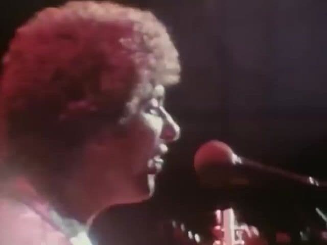 La escuchaba de pequeño y probablemente explica por qué me encanta el funk. Solo ese bajo ya es suficiente para engancharte.