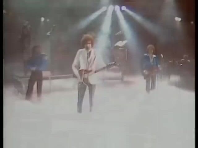 Ese bajo solo ya la pone en otra categoría. Suave, envolvente e imposible quedarse quieto. Una de las mejores de ELO.