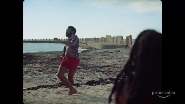 Nadie habla de esta canción y debería. Mientras todos se fijaban en Feels Like Summer, esta joya veraniega pasaba desapercibida.