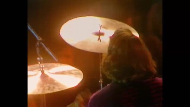 Para siempre ligada a la Guerra de Vietnam. Da igual dónde la escuches, Fortunate Son te transporta al instante. Protesta hecha rock puro.