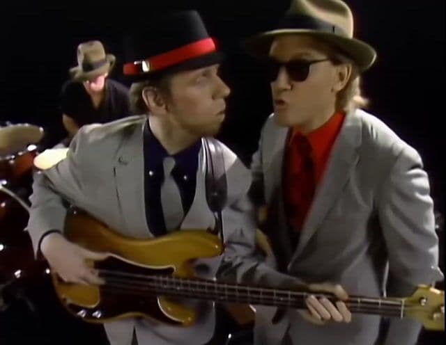 Salió en 1981 y sigue sonando igual de divertida. Pegadiza sin intentarlo demasiado, elegante pero sin pasarse. Hall & Oates en su mejor momento.