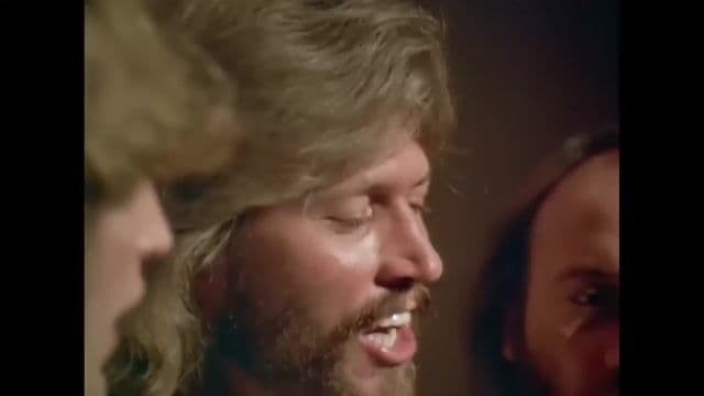 Todo el mundo los conoce por los hits disco, pero esta balada demuestra lo buenos que eran cuando bajaban el ritmo. Pura delicadeza vocal.